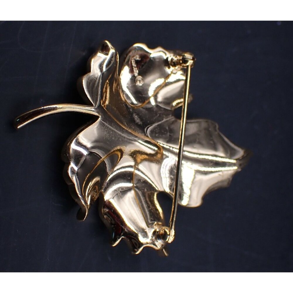 Crown Trifari Heavy Gold Trifarium Plated Maple Leaf Brooch - Picture 2 of 3